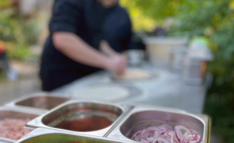 Pizzabakker aan huis of op locatie bedrijf