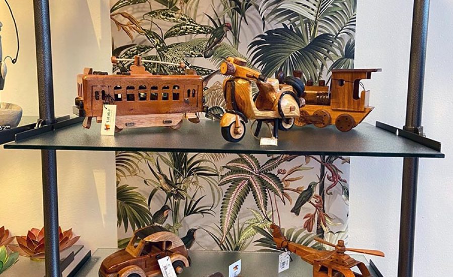 Wereldwinkel Hoogkerk houtwerk voertuigen speelgoed