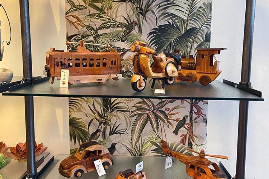 Wereldwinkel Hoogkerk houtwerk voertuigen speelgoed