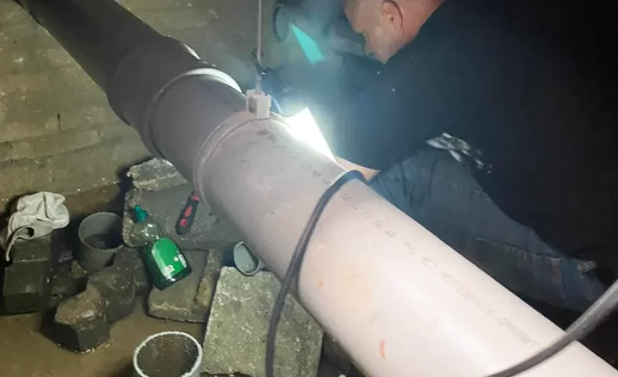 reparatie rioolbuis onder de vloer