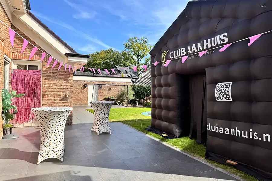 Opblaasbare partytent huren voor tuinfeest