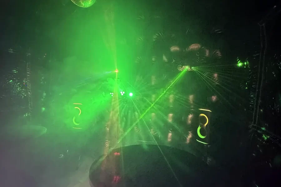 Opblaasbare partytent huren rookmachine laser verlichting