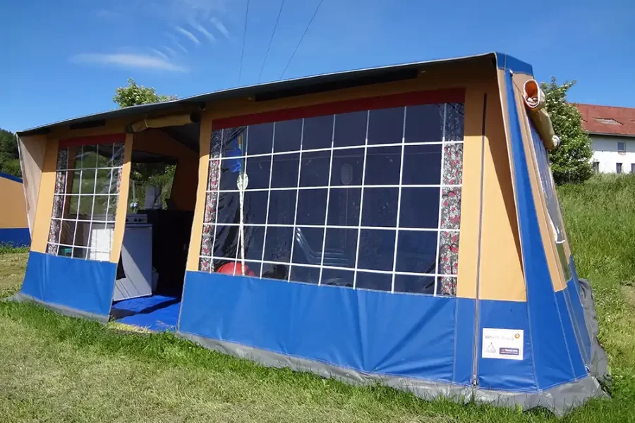 Bungalowtent op camping Chvalsiny Tsjechie