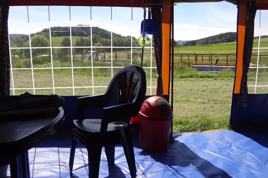 compleet ingerichte bungalowtent in Tsjechie Nederlandse camping